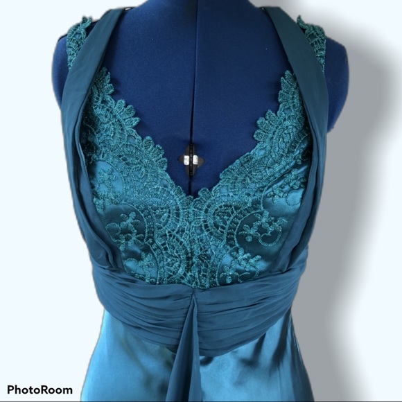 Eureka | Emerald Green Mermaid Gown - Picture 2 of 8